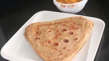 खस्ता अजवाइन पराठा