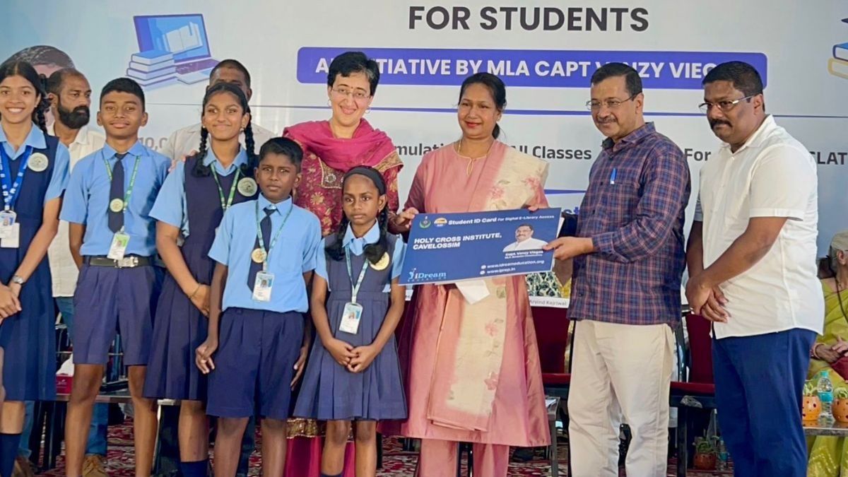 Kejriwal inaugurated the e-library