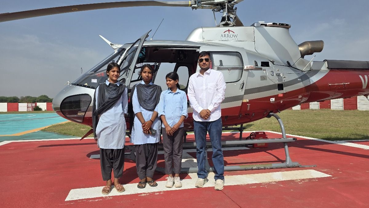 3 छात्राओं का हेलिकॉप्टर में घूमने का पूरा हुआ सपना