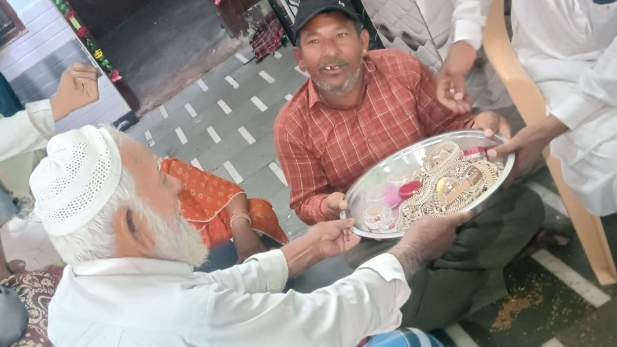 पत्नी ने छिपाए 15 लाख के गहने