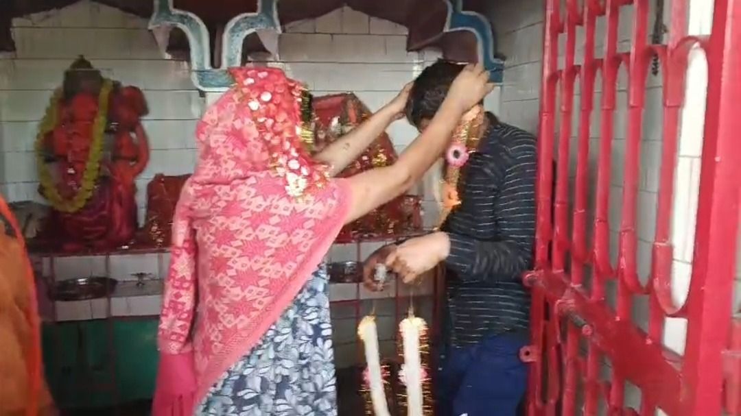 मंजू और लव कुमार ने की शादी