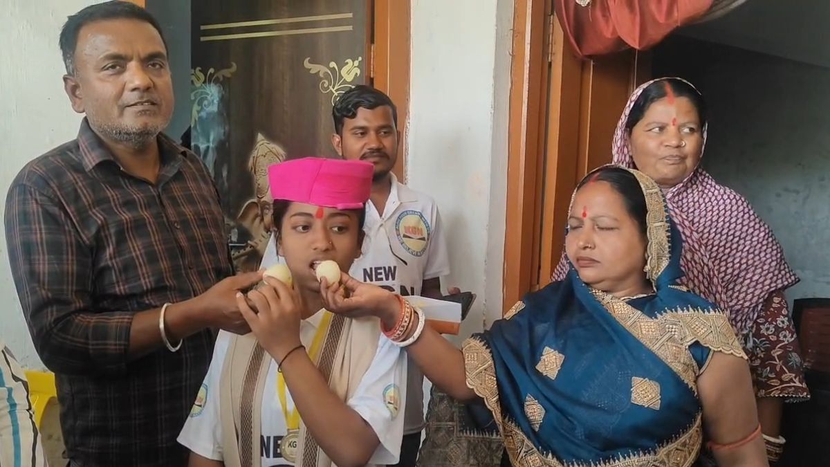 Parents Congratulating Jyoti Kumari