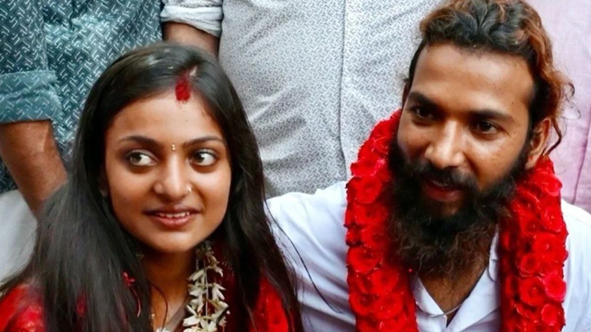 Mahakumbh Viral Girl Monalisa Under Age Marriage Controversy (photo social media)