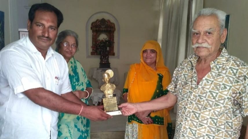 पूर्व सैनिक दशरथ सिंह