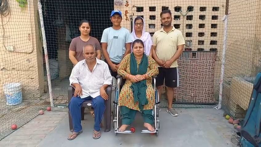 अर्णव अपने परिवार के साथ