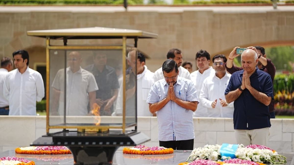 Arvind Kejriwal and Manish Sisodia paid homage to Mahatma Gandhi