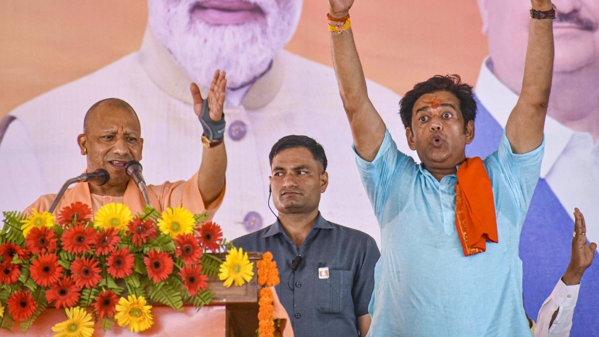 Yogi Adityanath and Ravi Kishan (PTI Photo)