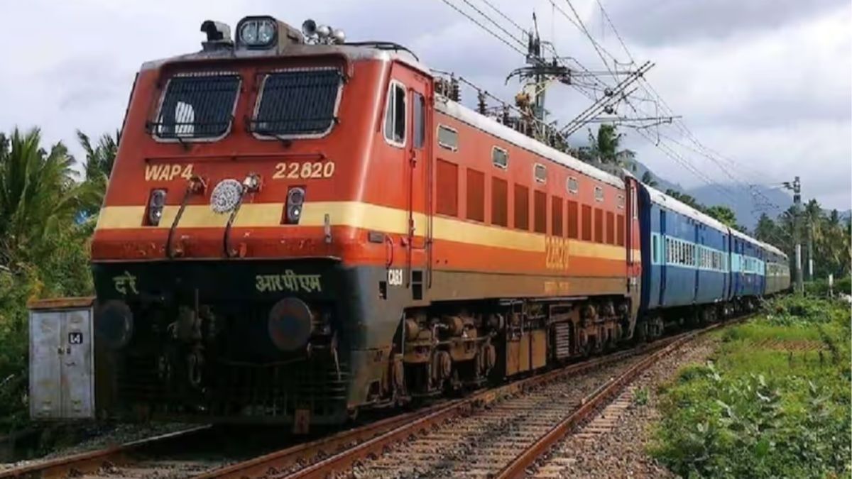 रेलवे द्वारा चलायी जा रही स्पेशल ट्रेनों के समय सारणी में किया गया संशोधन