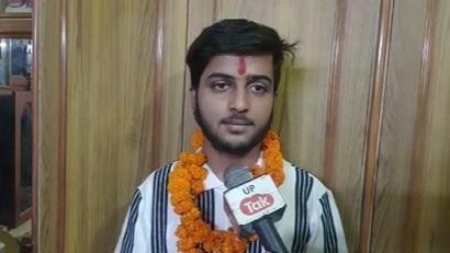 टॉपर आदित्य श्रीवास्तव