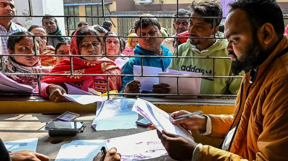 SIR 3rd Phase Update: 19 राज्यों में SIR के तीसरे चरण का ऐलान, 3 राज्यों में फिलहाल थमा रहेगा प्रोसेस, जानें अपने राज्य का वेरिफिकेशन डेट - election commission sir ...