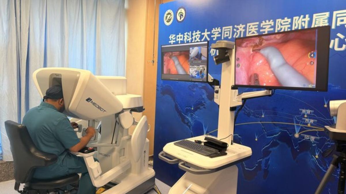  Robotic Surgery Between China and India