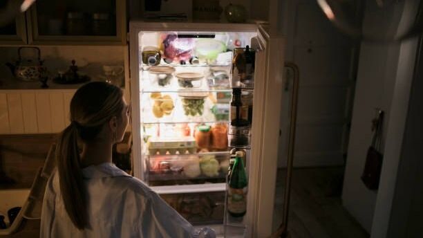 how to clean dirty fridge