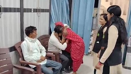  Elderly Woman Reunites With Family