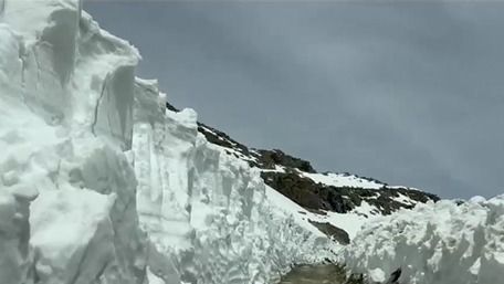 समंदर तल से लगभग 15000 फीट की ऊंचाई पर स्थित साच पास की खूबसूरती स्विट्जरलैंड से कम नहीं