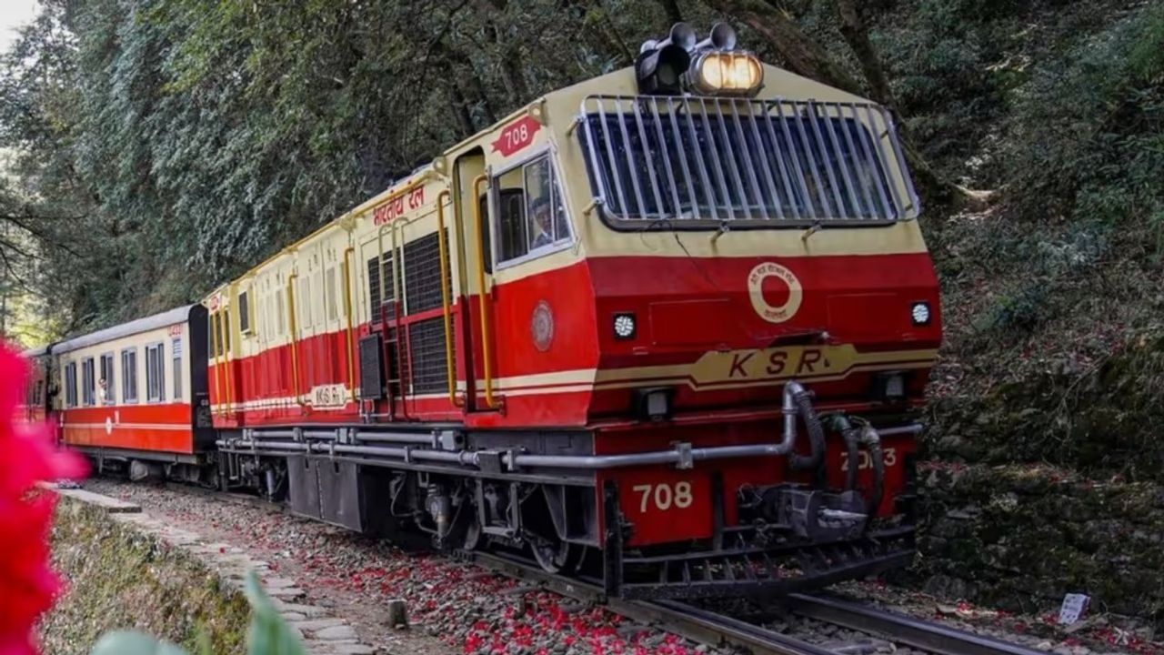 Special Train: रेल यात्रियों के लिए गुड न्यूज! भारतीय रेलवे ने 5 जोड़ी स्पेशल ट्रेनों के परिचालन अवधि में किया विस्तार, यहां जानें ट्रेन नंबर और रूट की पूरी जानकारी