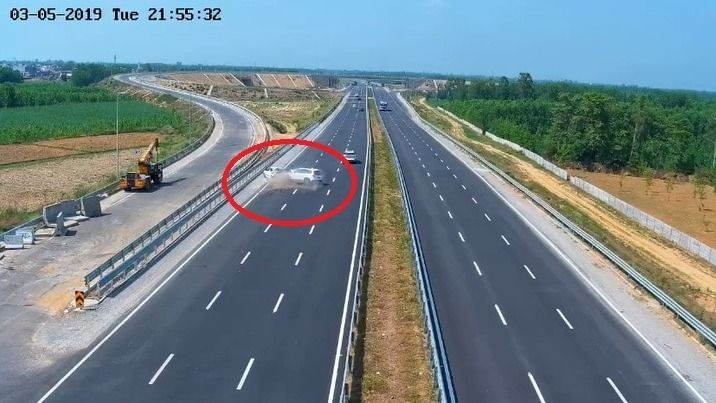 दिल्ली-देहरादून एक्सप्रेसवे पर हुआ हादसा.(Photo: Screengrab)