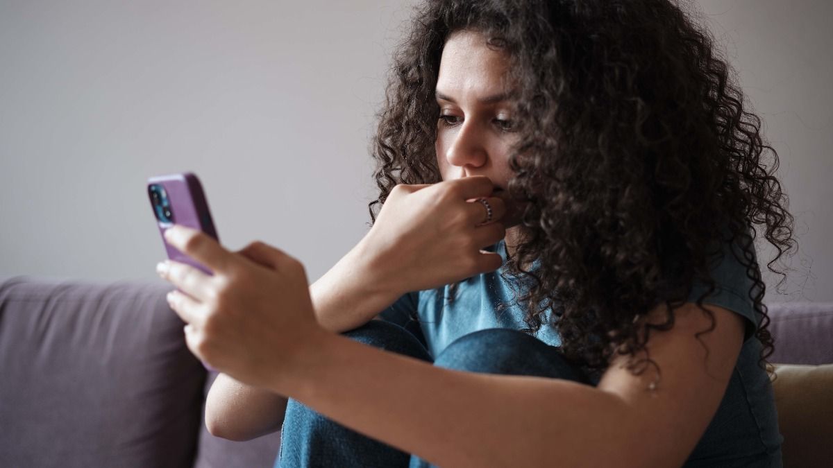 Mobile Date Use problem: बिना इस्तेमाल किए खत्म हो जा रहा मोबाइल डेटा? कंपनी नहीं सुन रही शिकायत... तुरंत करें ये एक काम