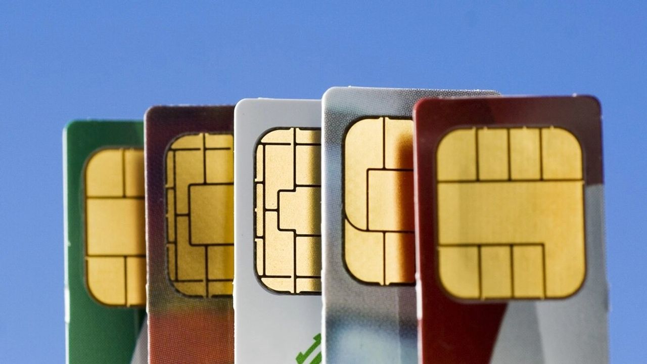Fake SIM: कहीं आपके भी नाम पर तो नहीं जारी फर्जी सिम.. जानें कैसे लगा सकते हैं पता? इस तरीके से करें उसे हमेशा के लिए बाय-बाय