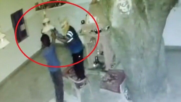 घटना CCTV में कैद. (Photo: Screengrab)