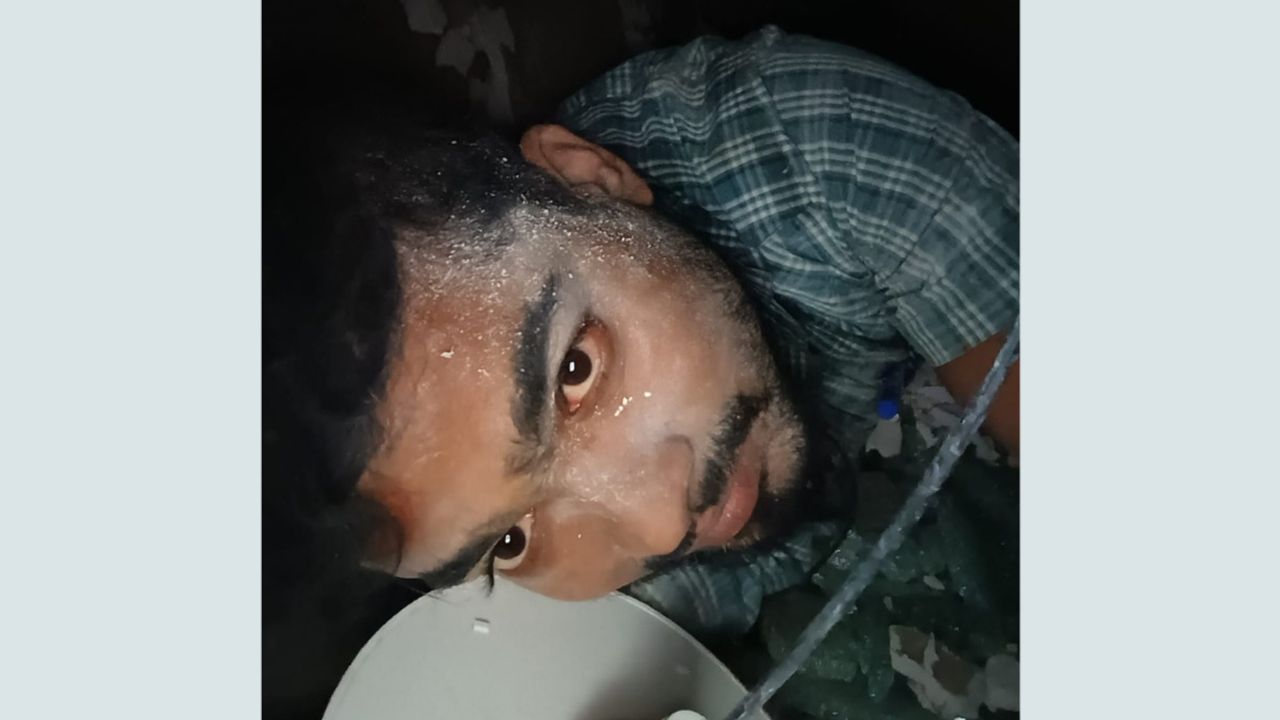 Pune: 'मैं बिल्डिंग के नीचे दबा हूं.. मुझे बचा लो..' परिवार के साथ साझा की तस्वीर, जानें कैसे थे वो पल.. जब थे मलबे के नीचे
