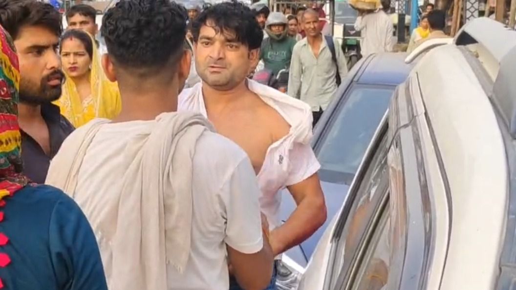 wife caught husband with girlfriend in hotel