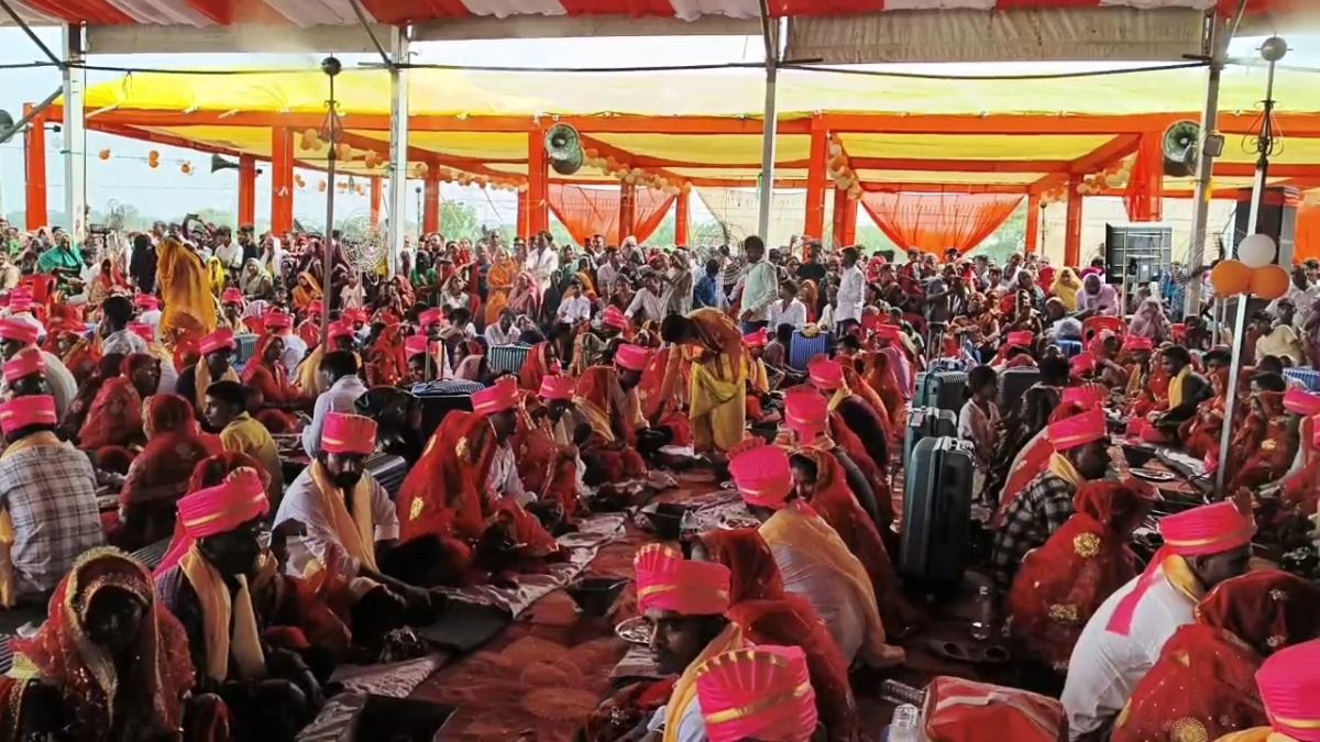 सामूहिक विवाह कार्यक्रम की तस्वीर
