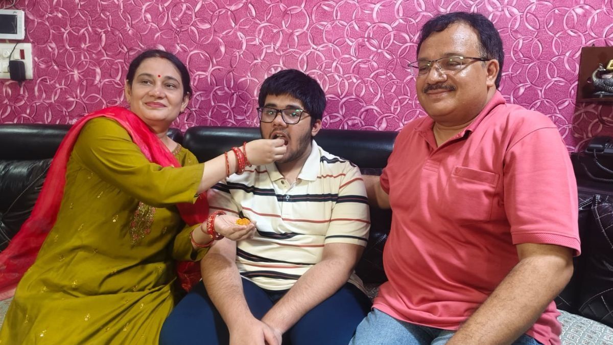 UP topper Aryan Dubey