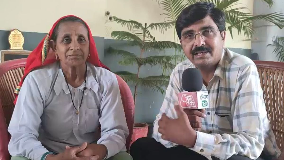 सुशीला देवी इंटरव्यू के दौरान