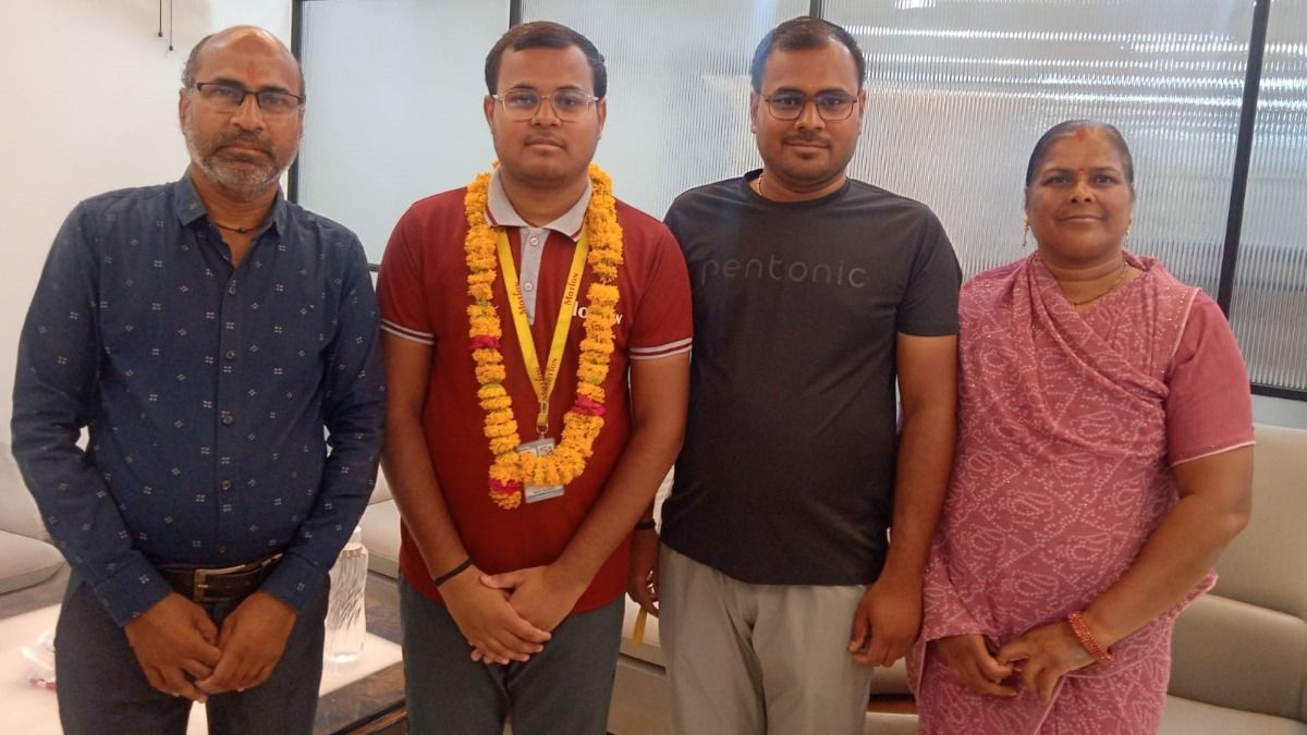 आर्यन मालव परिवार के साथ
