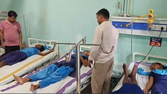 मिड-डे मील खाने से छात्र-छात्रा पड़े बीमार