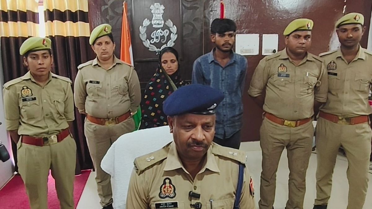 पुलिस गिरफ्त में आरोपी.