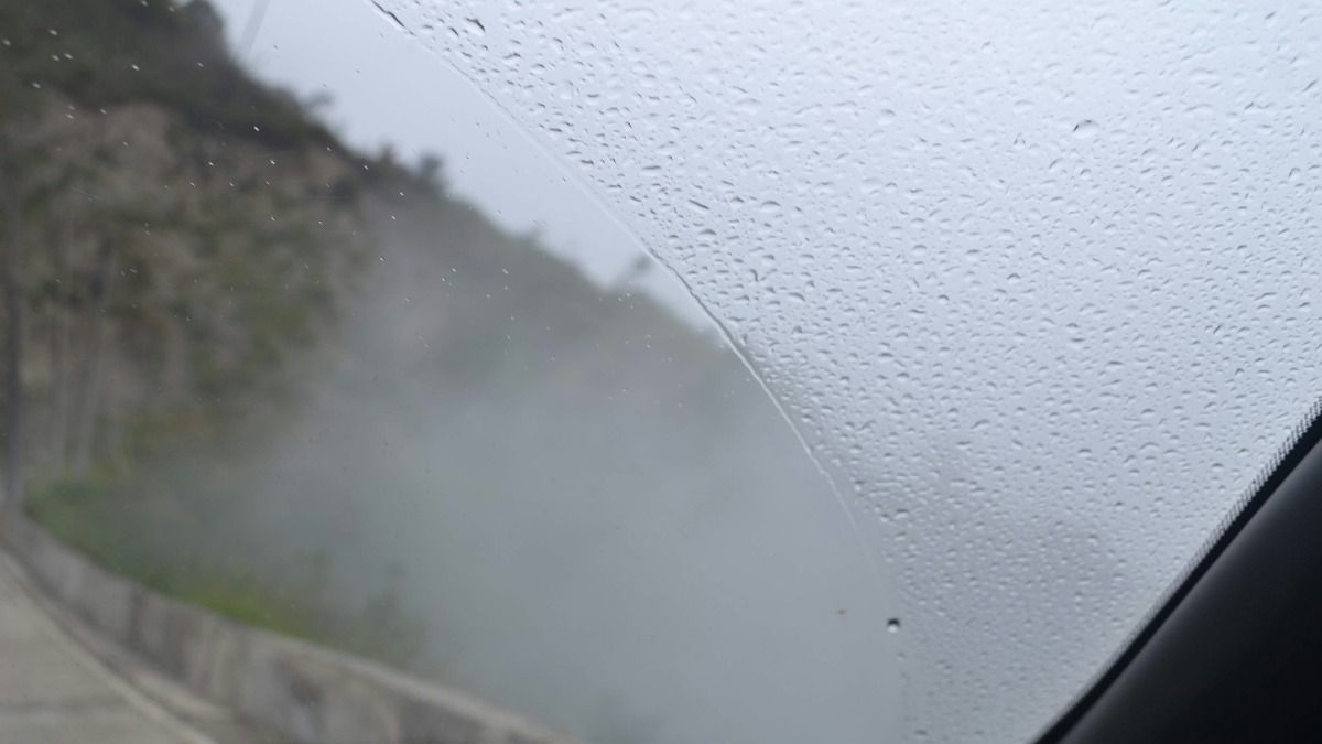Car windshield fog