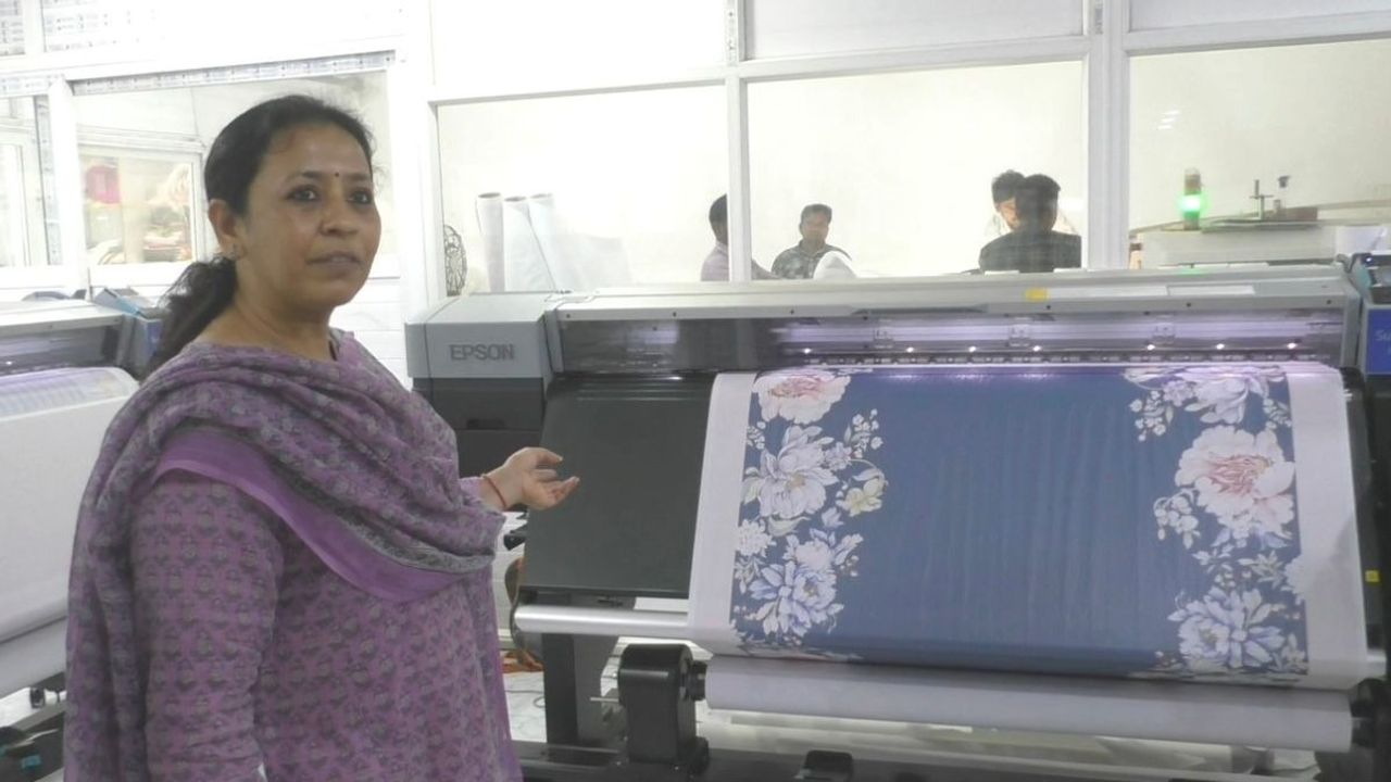 ODOP से बदली बनारसी साड़ी, गुलाबी मीनाकारी और साड़ी उद्योग की तस्वीर