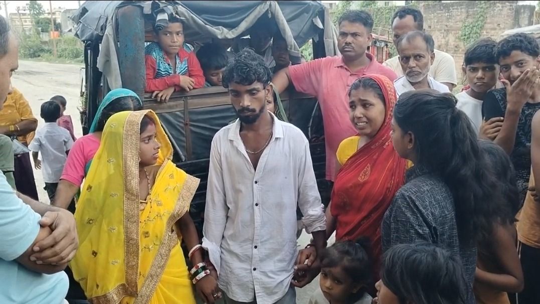 विक्की दोनों पत्नियों के साथ