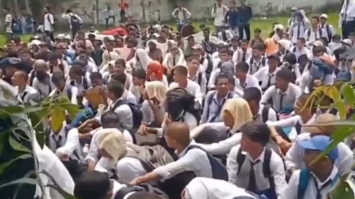 Students protesting at Darbhanga Polytechnic College