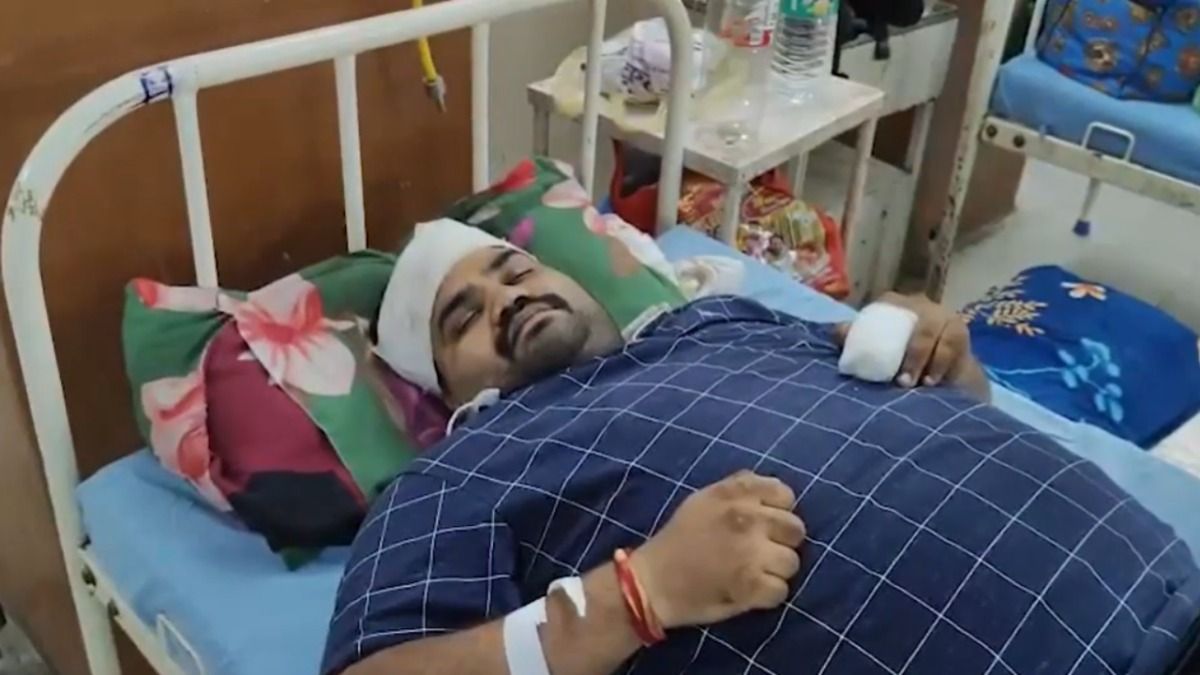 हमले के बाद अस्पताल में भर्ती पीड़ित