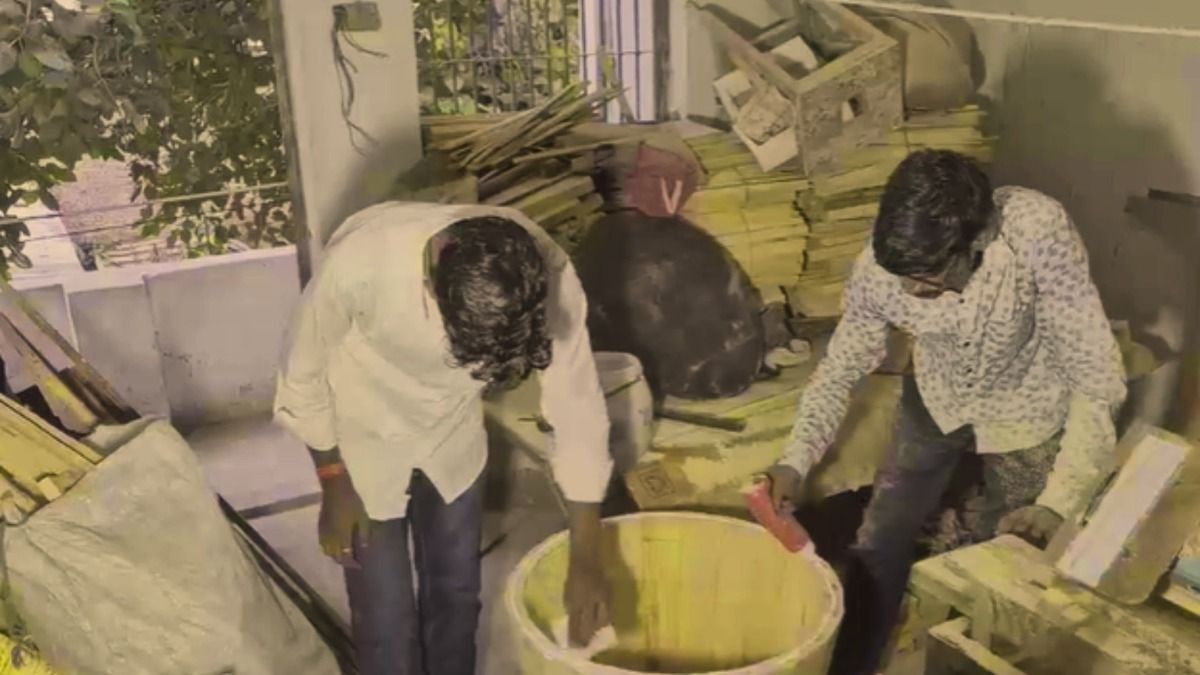 सतीश चंद्र ने नौकरी छोड़ खुद का लकड़ी उद्योग शुरू किया