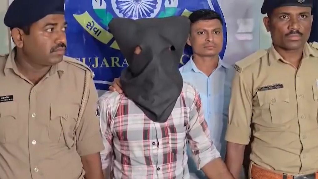 पुलिस की गिरफ्त में आरोपी