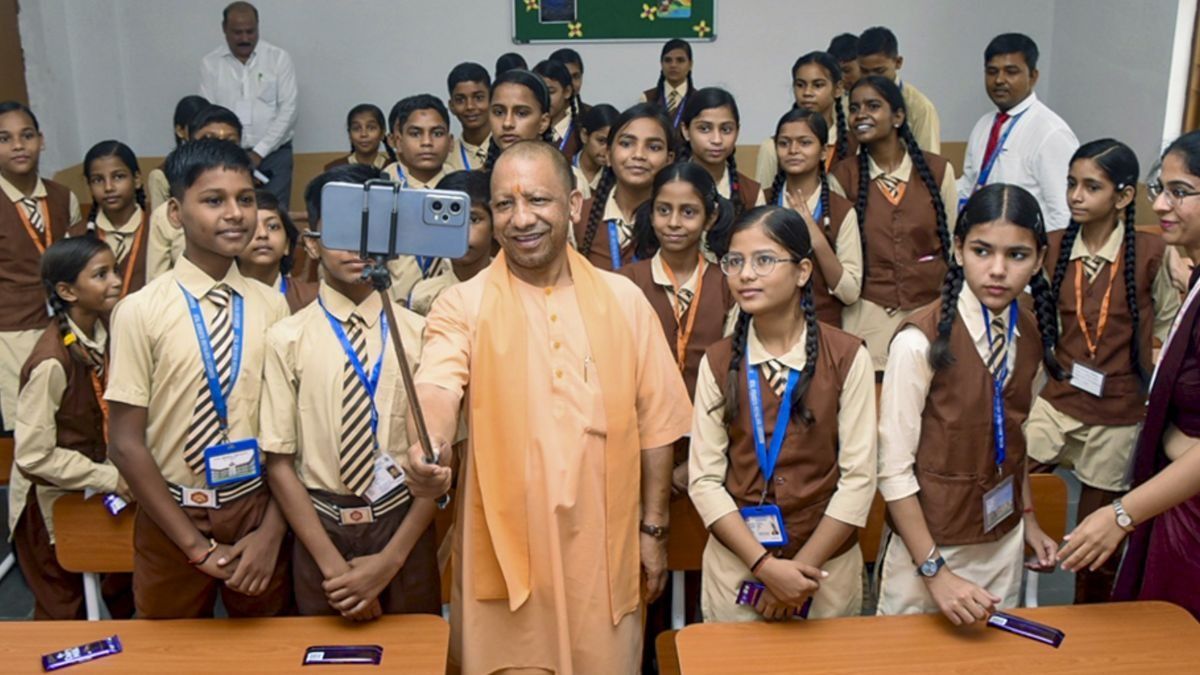 CM Yogi Adityanath takes selfie with students of Atal Awasiya Vidyalaya (Photo/PTI)