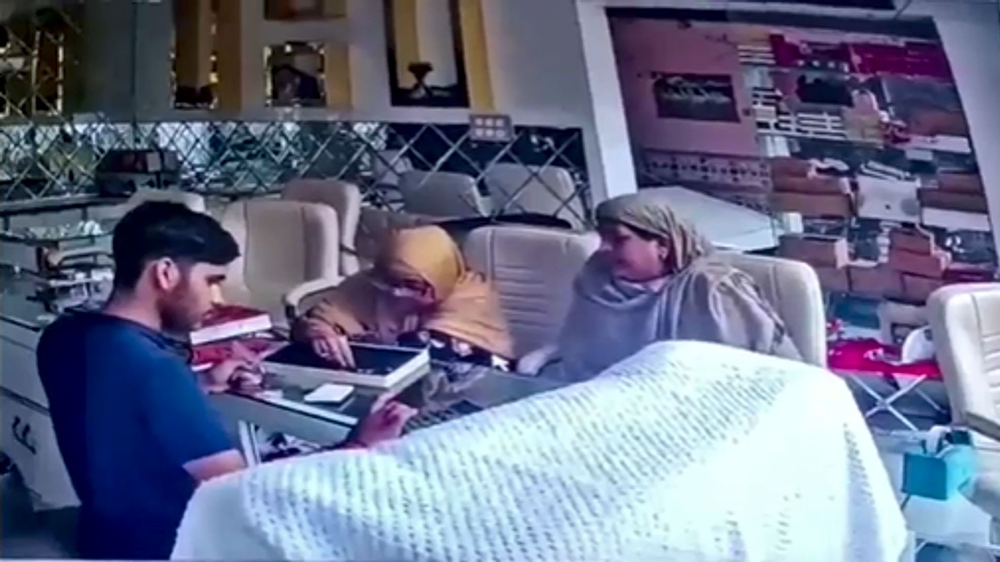 shop 8 lakh gold theft in bijnor 