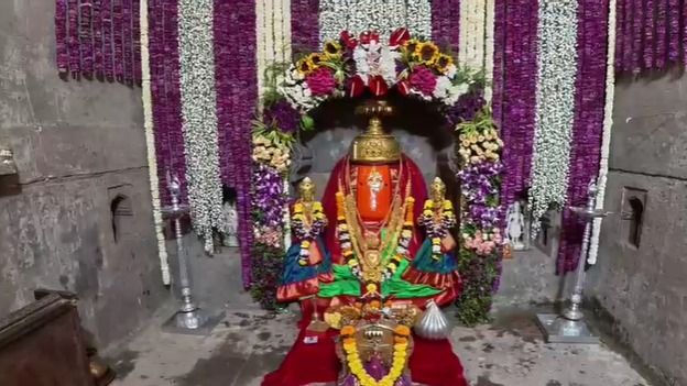 200 साल पुराने करोड़ों के गहनों में सजे विघ्नहर बप्पा