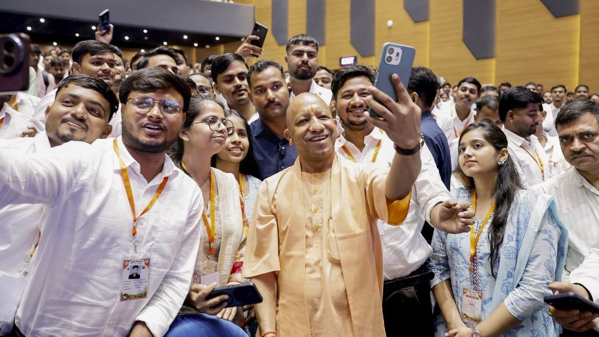 CM Yogi with Students (Photo/PTI File)