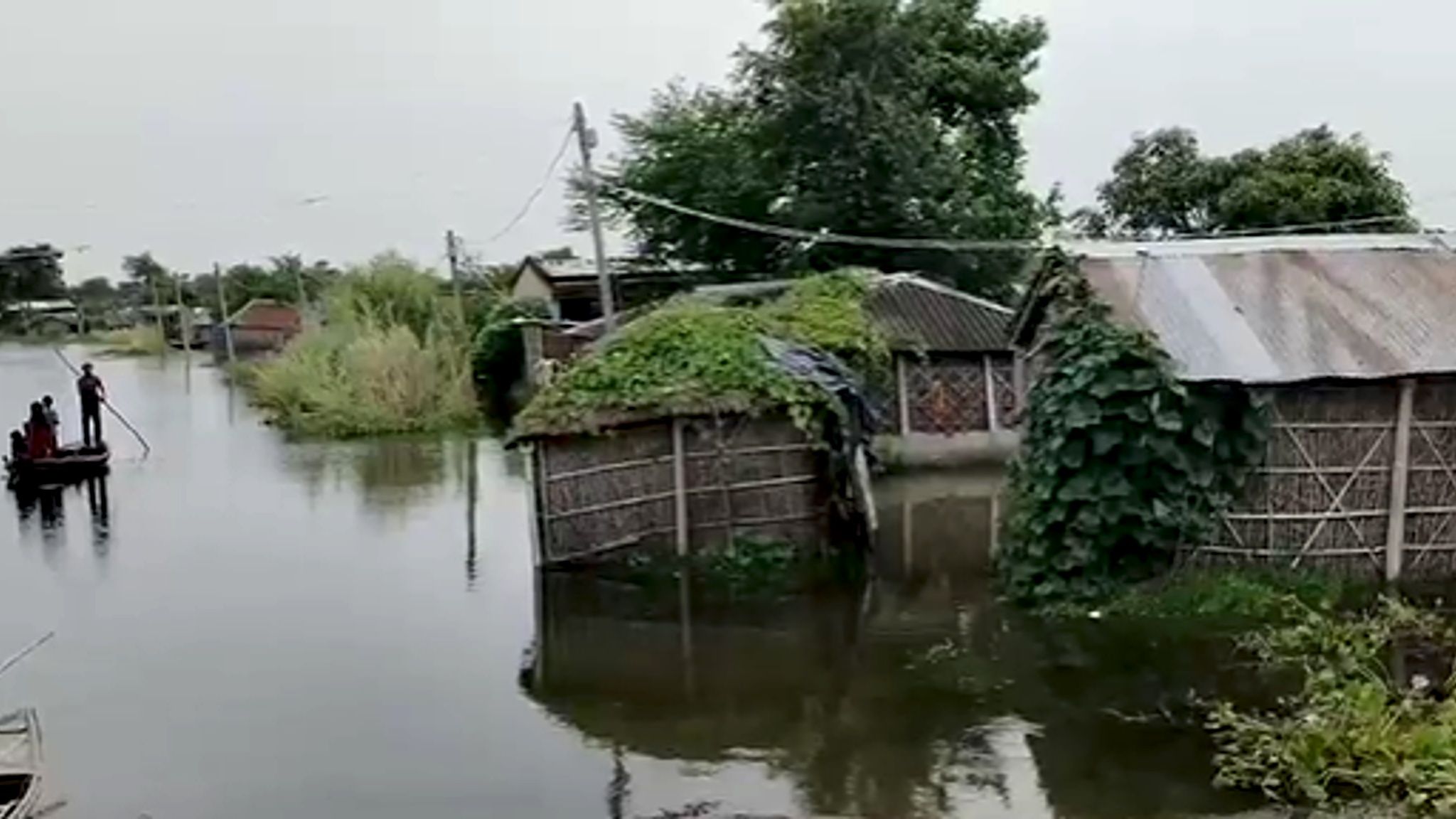 सहरसा के कई गांव बाढ़ की चपेट में