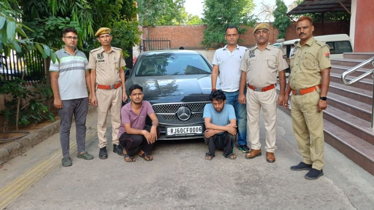 पुलिस गिरफ्त में ठग