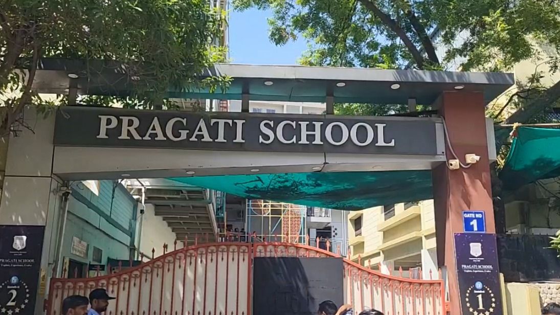 टीचर की गंदी हरकत