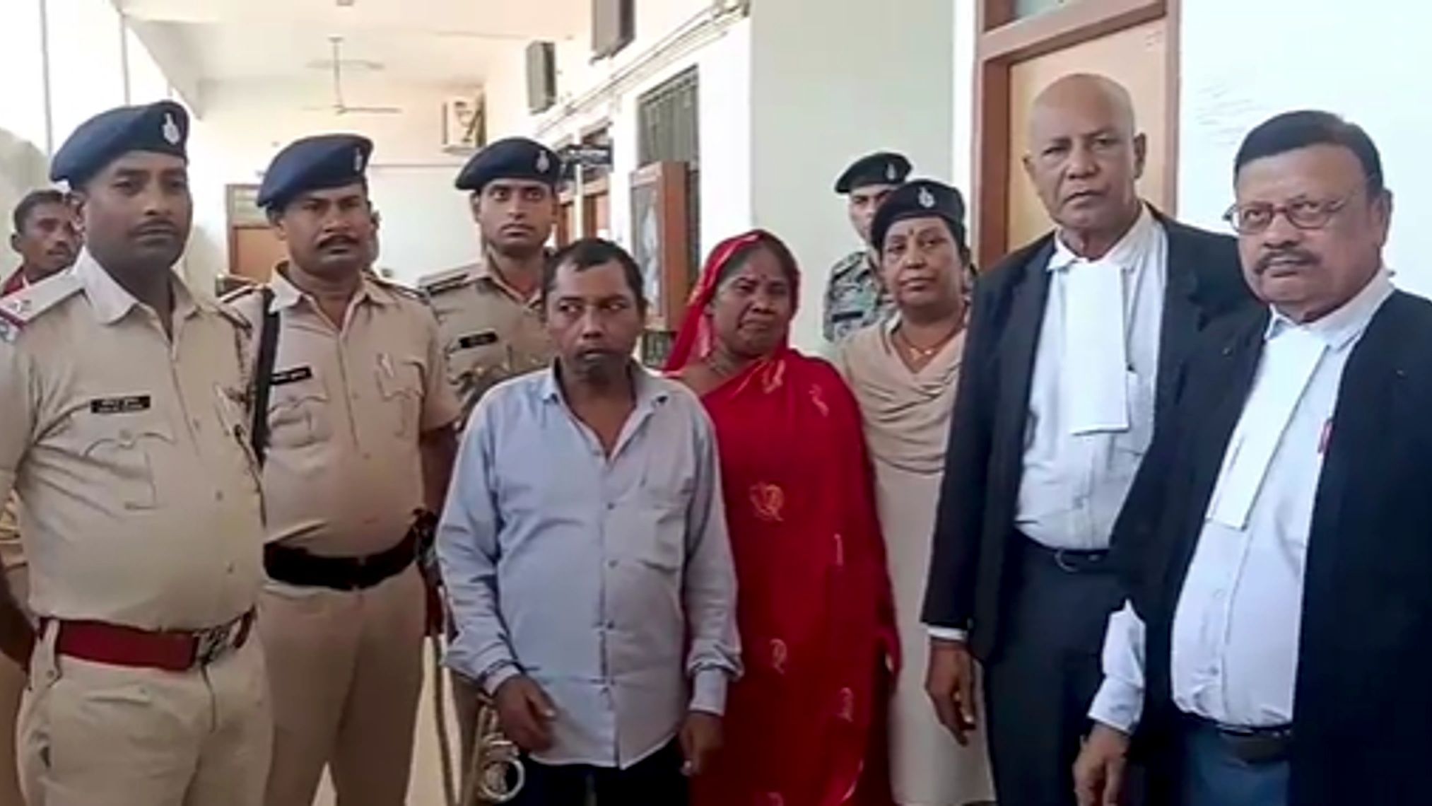 सास-ससुर को बहू से दहेज मांगने और उसकी हत्या के आरोप में जेल