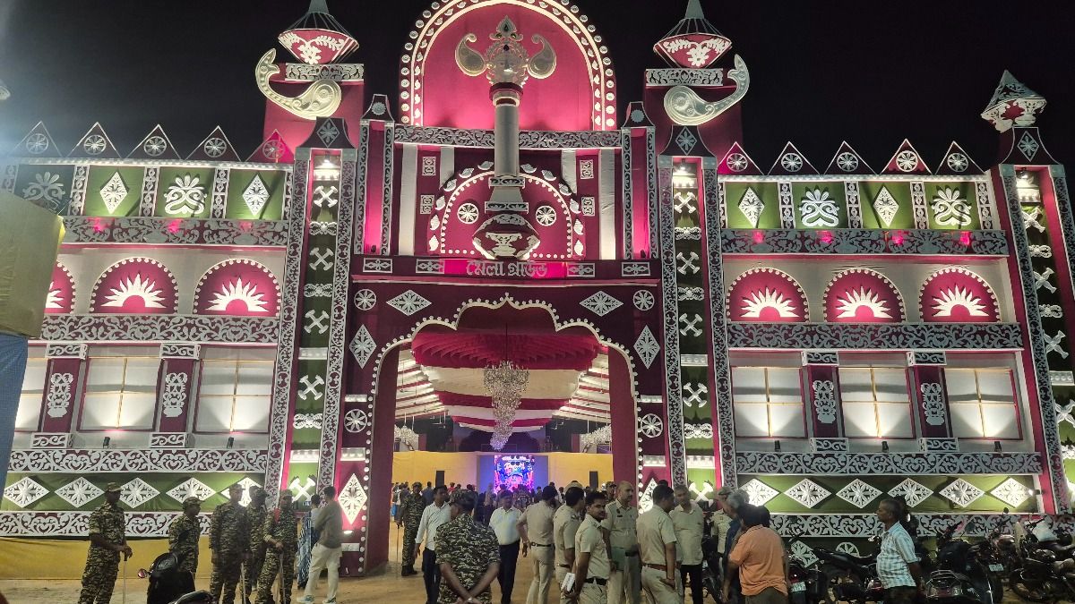 CR पार्क का सबसे बड़ा पंडाल