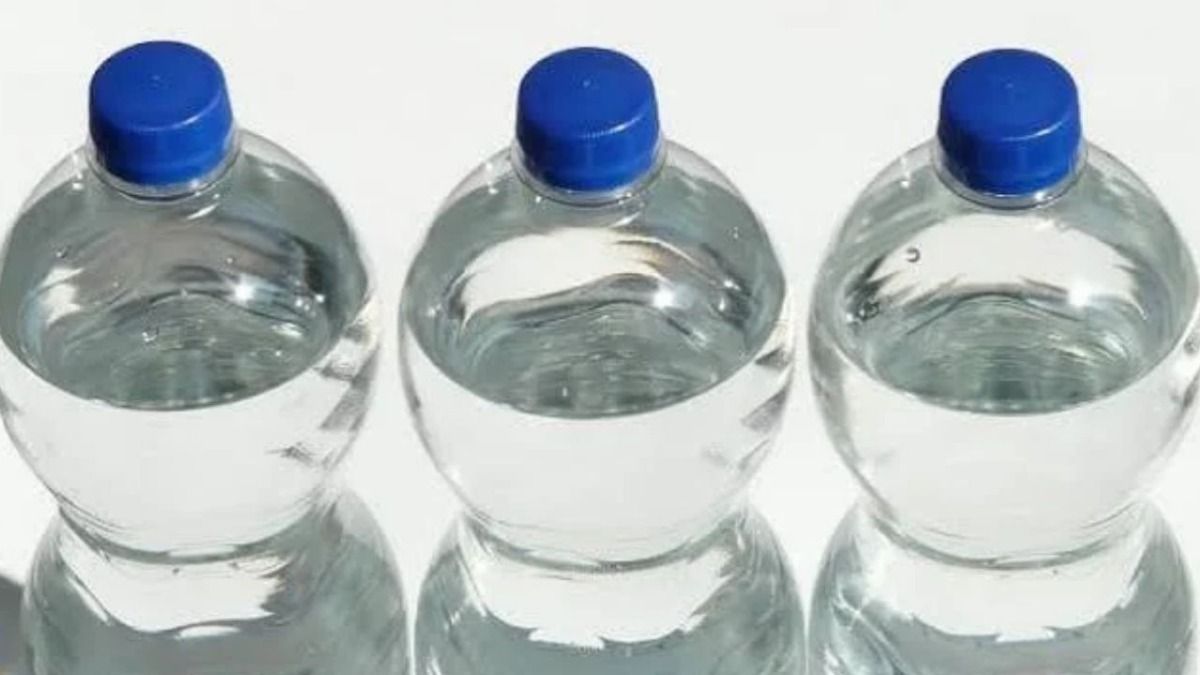 Water Bottle (symbolic photo)