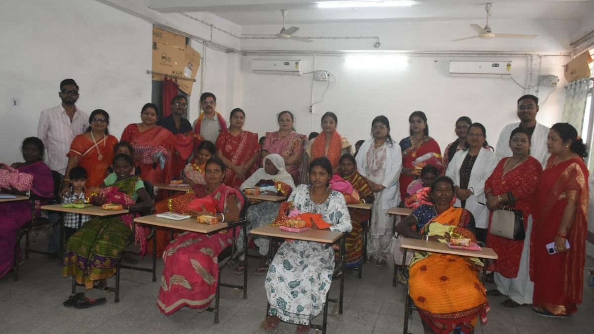 धनवाद में नवजात कन्याओं का देवी के रूप में हुआ स्वागत