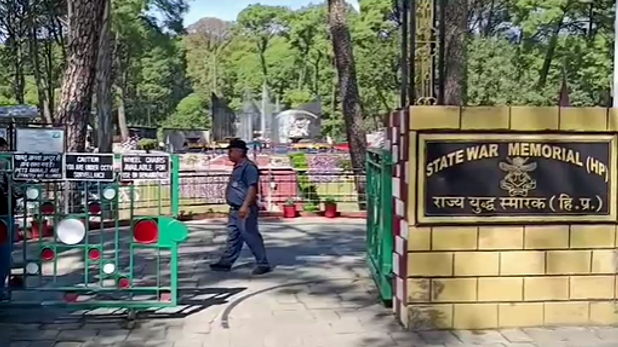 धर्मशाला के राज्य शहीद स्मारक पहुंच रहे पर्यटक